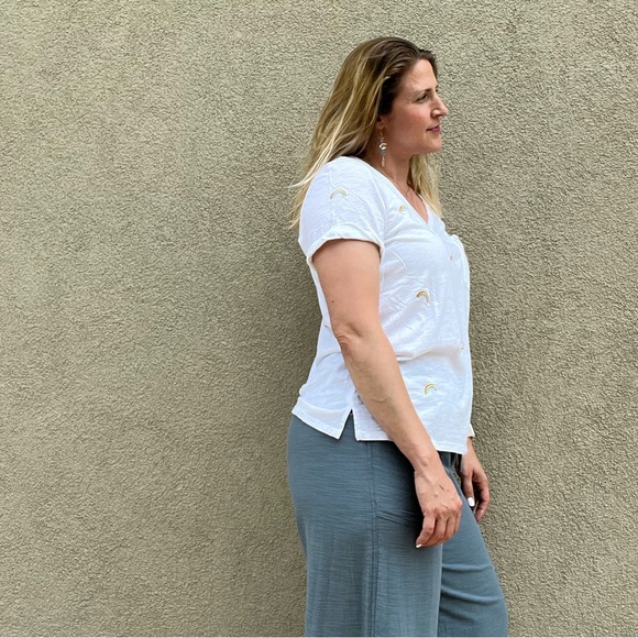 T.La Anthropologie Rainbow V-Neck New Tee - Picture 4 of 8